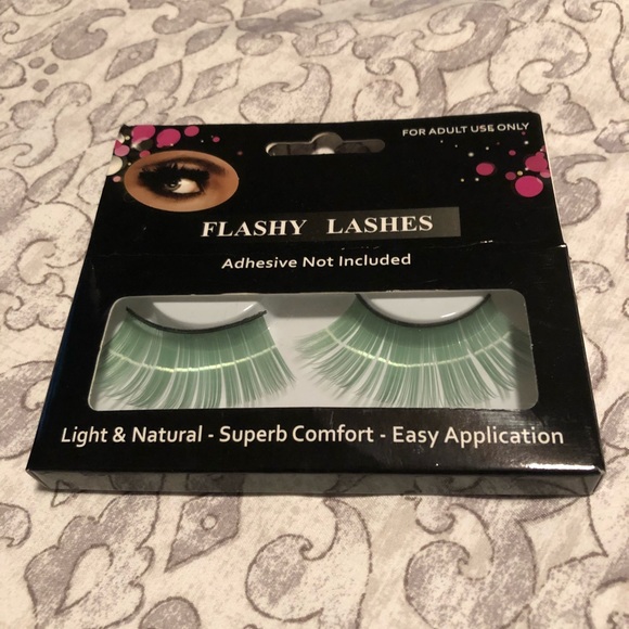 LASHES 👁 - Picture 4 of 4